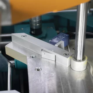 CA 601 – Yarı-Otomatik PVC Tek Köşe Temizleme Makinesi