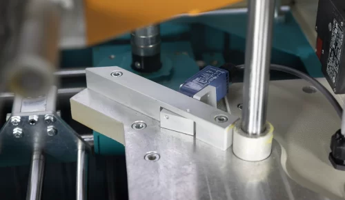 CA 601 – Yarı-Otomatik PVC Tek Köşe Temizleme Makinesi